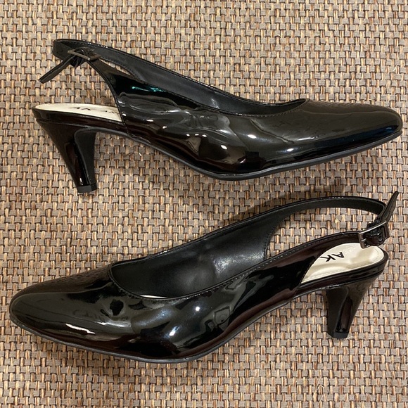 Anne Klein 8.5 Black Faux Patent Leather Heels - Picture 7 of 8